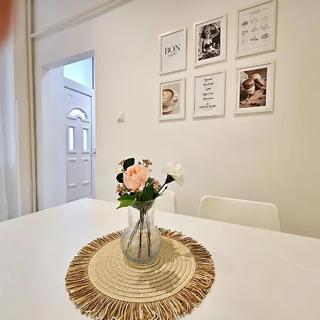 Petibo - Kazinczy 10., A/c, Location Downtown Apartment