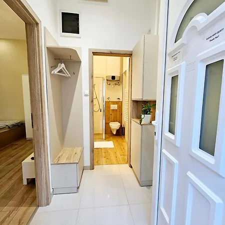 Petibo - Kazinczy 10., A/c, Location Downtown